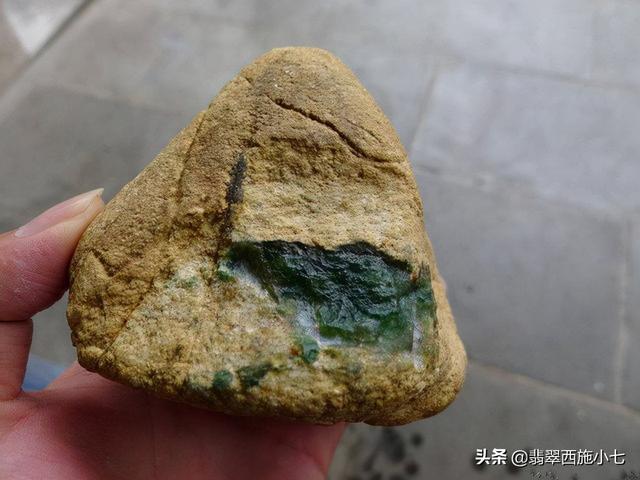 翡翠的原石有哪几种类型什么是老种翡翠-第3张图片-翡翠网 翡翠的原石有哪几种类型什么是老种翡翠-第3张图片-翡翠网