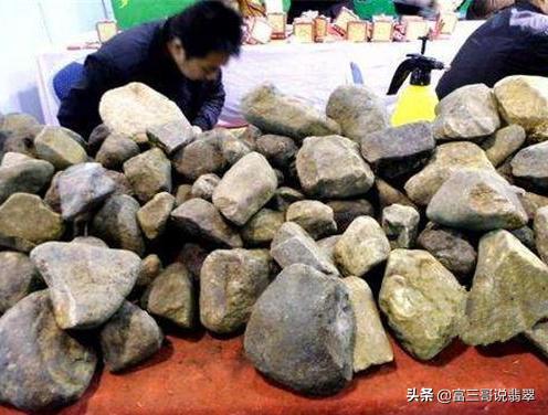 翡翠原石什么价位翡翠原石多少一公斤-第2张图片-翡翠网 翡翠原石什么价位翡翠原石多少一公斤-第2张图片-翡翠网