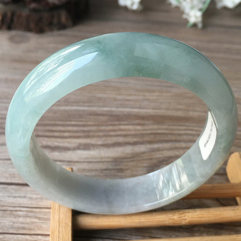 2万买了个豆种翡翠手镯冰油青种翡翠手镯价格-第2张图片-翡翠网 2万买了个豆种翡翠手镯冰油青种翡翠手镯价格-第2张图片-翡翠网