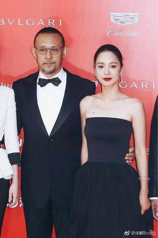 天鹅蛋翡翠原石的简单介绍-第1张图片-翡翠网 天鹅蛋翡翠原石的简单介绍-第1张图片-翡翠网