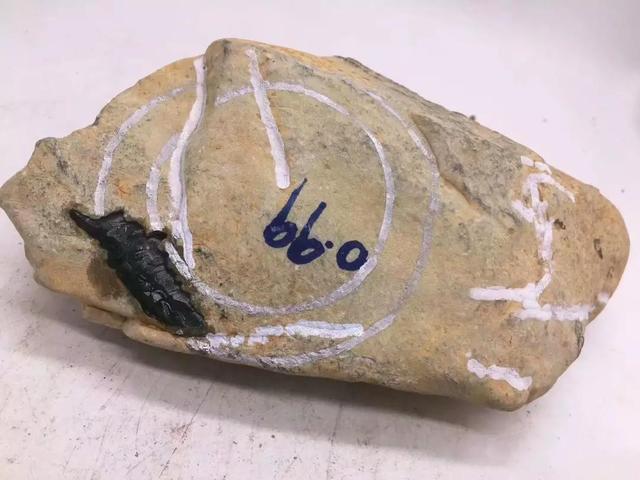 翡翠原石起雾什么意思,翡翠原石的雾-第6张图片-翡翠网 翡翠原石起雾什么意思,翡翠原石的雾-第6张图片-翡翠网