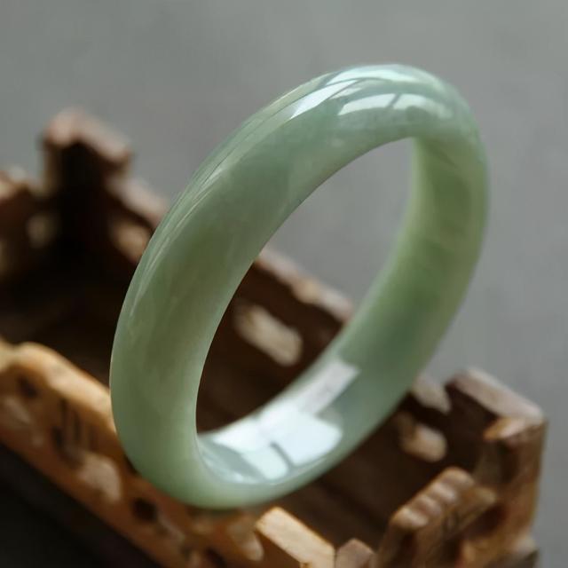 关于豆青翡翠价格多少的信息-第9张图片-翡翠网 关于豆青翡翠价格多少的信息-第9张图片-翡翠网