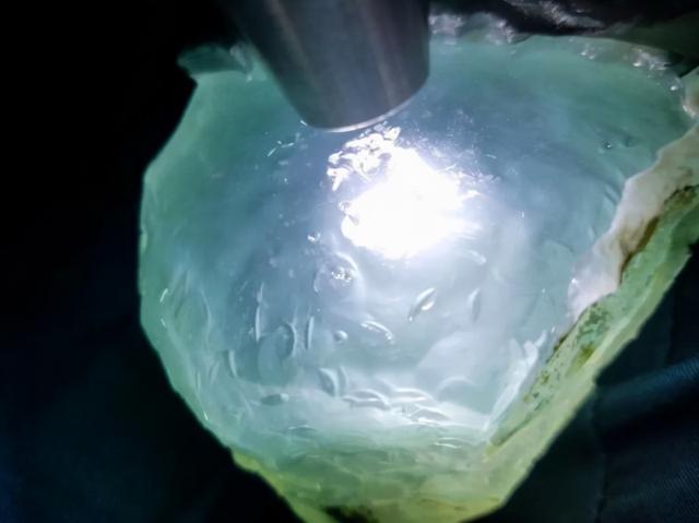 翡翠手镯看起来很脆翡翠手镯常见石纹图片-第4张图片-翡翠网 翡翠手镯看起来很脆翡翠手镯常见石纹图片-第4张图片-翡翠网