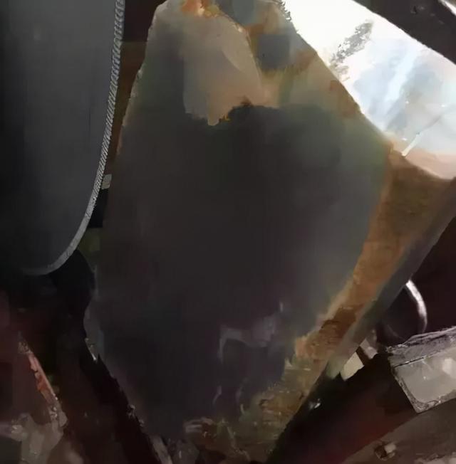 翡翠手镯看起来很脆翡翠手镯常见石纹图片-第5张图片-翡翠网 翡翠手镯看起来很脆翡翠手镯常见石纹图片-第5张图片-翡翠网