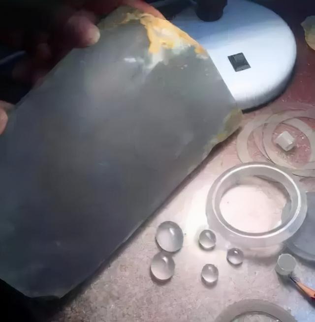 翡翠手镯看起来很脆翡翠手镯常见石纹图片-第13张图片-翡翠网 翡翠手镯看起来很脆翡翠手镯常见石纹图片-第13张图片-翡翠网