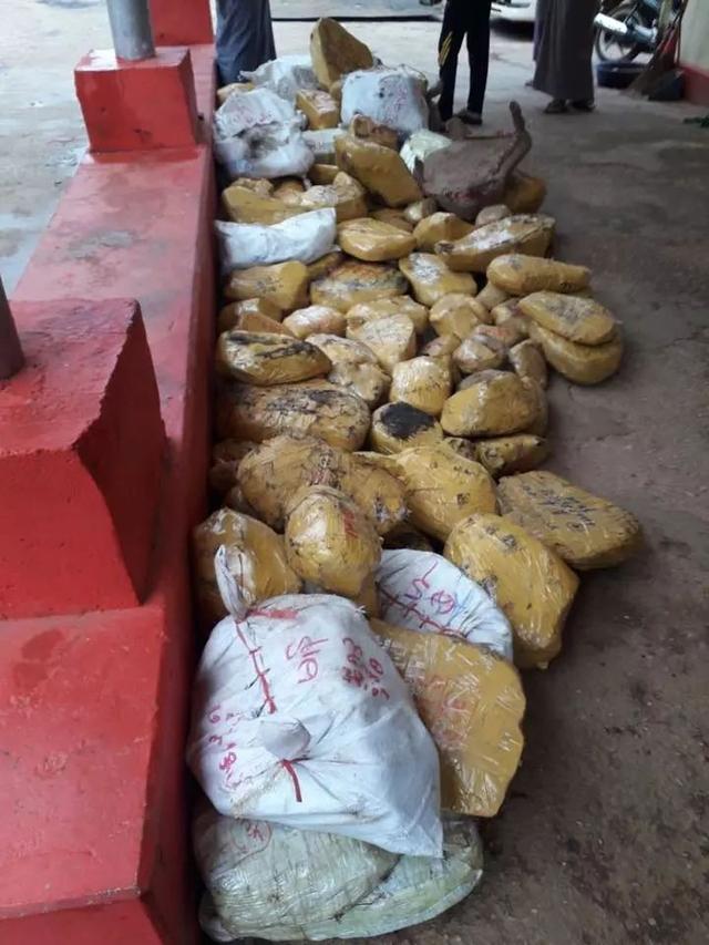 缅甸翡翠原石拍卖,缅甸翡翠原石抓捕-第7张图片-翡翠网 缅甸翡翠原石拍卖,缅甸翡翠原石抓捕-第7张图片-翡翠网