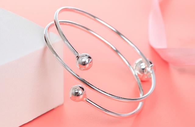 手镯越戴越黄是怎么了翡翠手镯时间长了泛黄-第1张图片-翡翠网 手镯越戴越黄是怎么了翡翠手镯时间长了泛黄-第1张图片-翡翠网