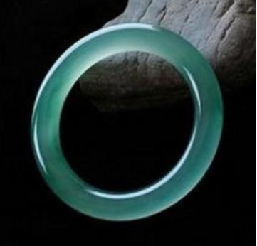 翡翠原石和石纹的区别,江苏翡翠原石纹-第7张图片-翡翠网 翡翠原石和石纹的区别,江苏翡翠原石纹-第7张图片-翡翠网