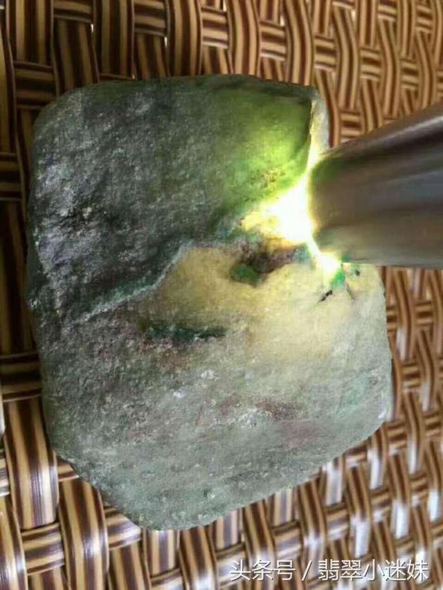 翡翠毛料公盘,木那满色翡翠原石公盘-第15张图片-翡翠网 翡翠毛料公盘,木那满色翡翠原石公盘-第15张图片-翡翠网