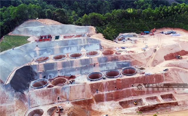 翡翠原石价值,贺州翡翠原石-第12张图片-翡翠网 翡翠原石价值,贺州翡翠原石-第12张图片-翡翠网