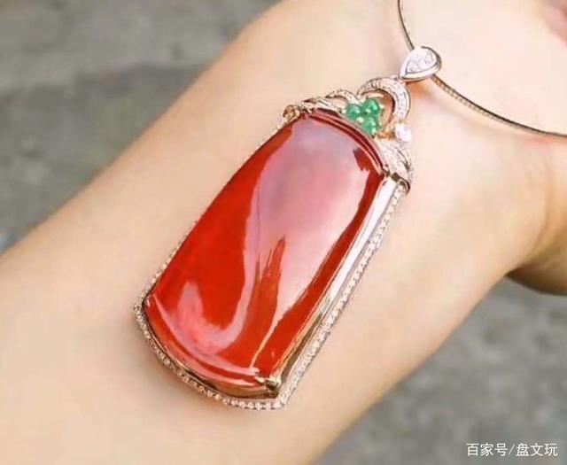 一般墨绿玉的价格,墨绿色翡翠价格-第7张图片-翡翠网 一般墨绿玉的价格,墨绿色翡翠价格-第7张图片-翡翠网