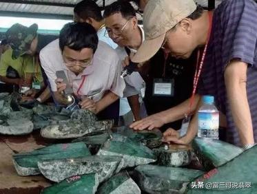 翡翠原石的打法,冰种翡翠原石-第2张图片-翡翠网 翡翠原石的打法,冰种翡翠原石-第2张图片-翡翠网