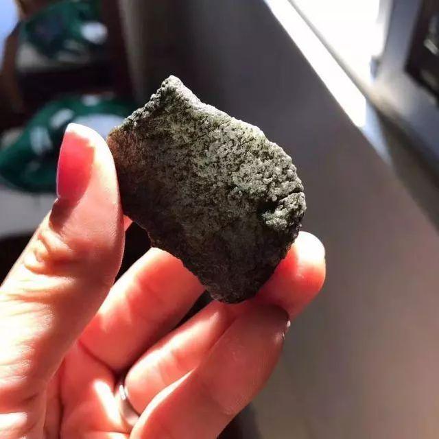 冰种翡翠20原石,2019年翡翠赌石行情-第2张图片-翡翠网 冰种翡翠20原石,2019年翡翠赌石行情-第2张图片-翡翠网