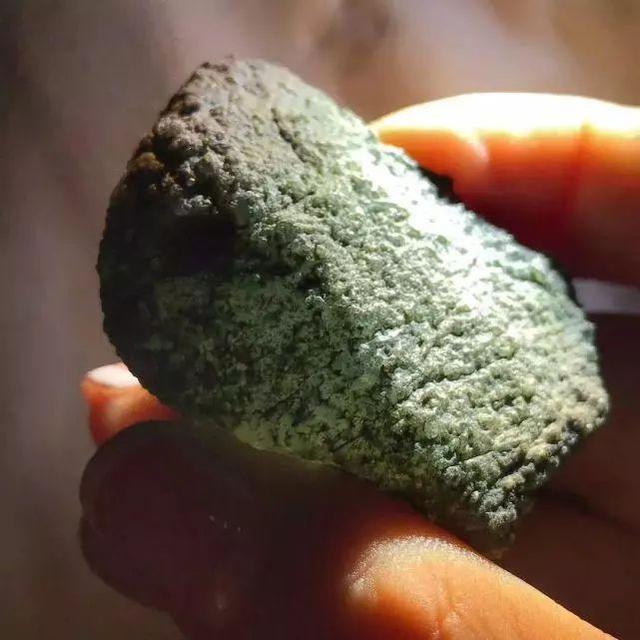 冰种翡翠20原石,2019年翡翠赌石行情-第3张图片-翡翠网 冰种翡翠20原石,2019年翡翠赌石行情-第3张图片-翡翠网