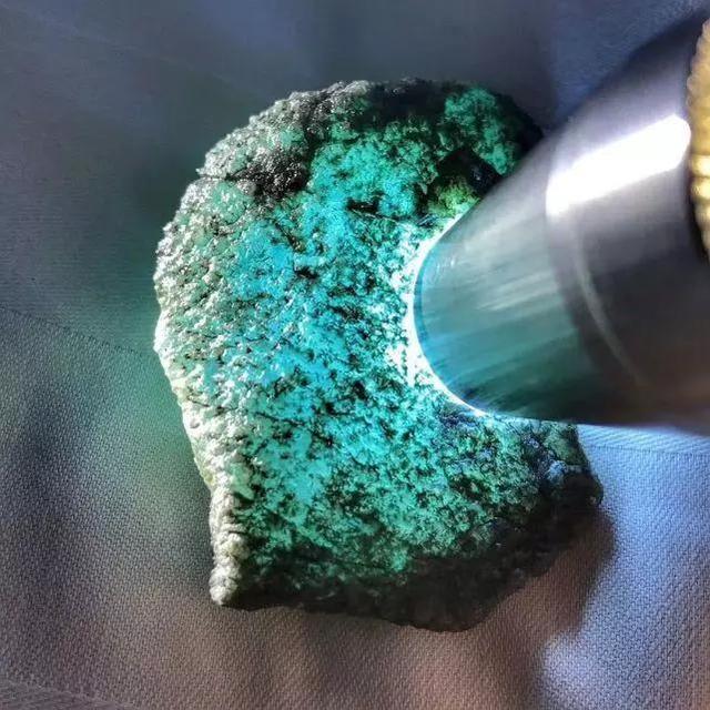 冰种翡翠20原石,2019年翡翠赌石行情-第4张图片-翡翠网 冰种翡翠20原石,2019年翡翠赌石行情-第4张图片-翡翠网