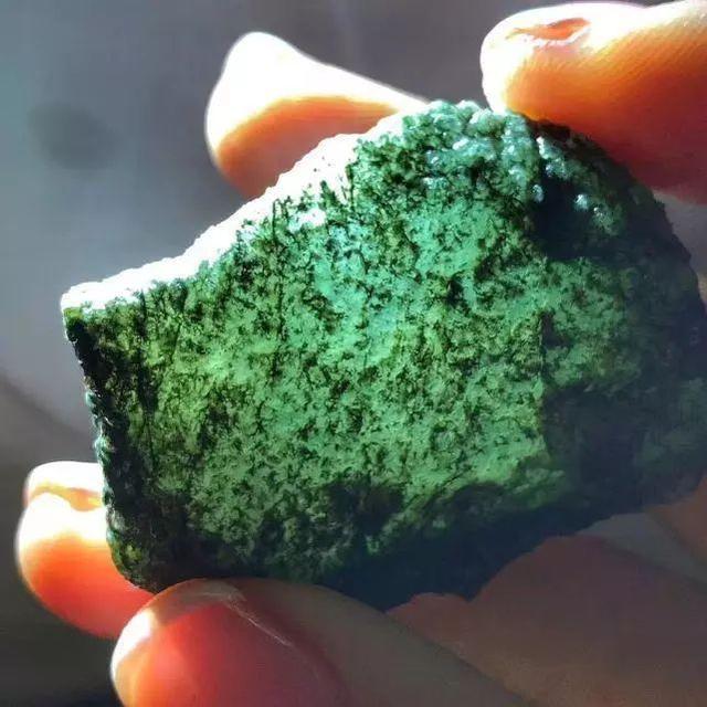 冰种翡翠20原石,2019年翡翠赌石行情-第5张图片-翡翠网 冰种翡翠20原石,2019年翡翠赌石行情-第5张图片-翡翠网