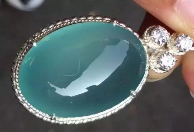 冰种翡翠20原石,2019年翡翠赌石行情-第8张图片-翡翠网 冰种翡翠20原石,2019年翡翠赌石行情-第8张图片-翡翠网