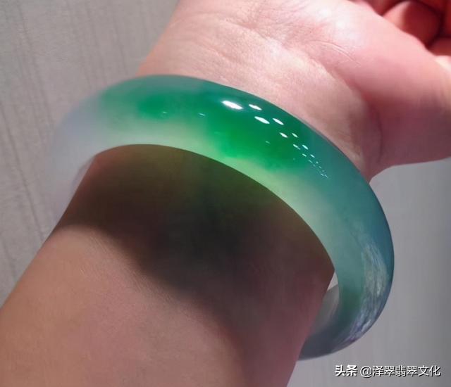 豆种和糯种图片对比,翡翠飘花知识讲解-第6张图片-翡翠网 豆种和糯种图片对比,翡翠飘花知识讲解-第6张图片-翡翠网