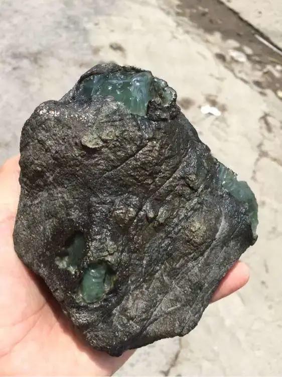 晴水底翡翠原石开窗的简单介绍-第1张图片-翡翠网 晴水底翡翠原石开窗的简单介绍-第1张图片-翡翠网