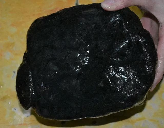 晴水底翡翠原石开窗的简单介绍-第6张图片-翡翠网 晴水底翡翠原石开窗的简单介绍-第6张图片-翡翠网