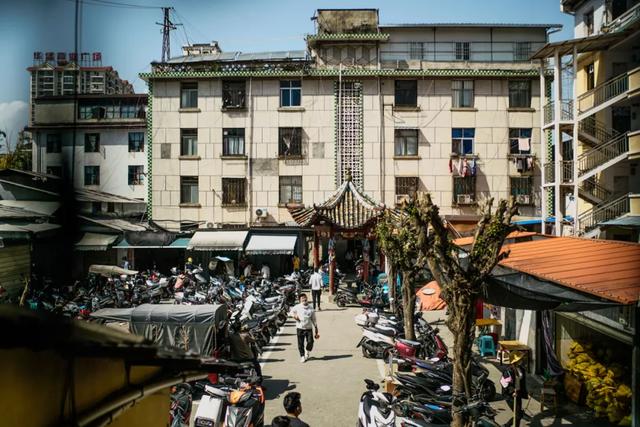 冰种翡翠原石翡翠原石什么是原生矿渣-第14张图片-翡翠网 冰种翡翠原石翡翠原石什么是原生矿渣-第14张图片-翡翠网