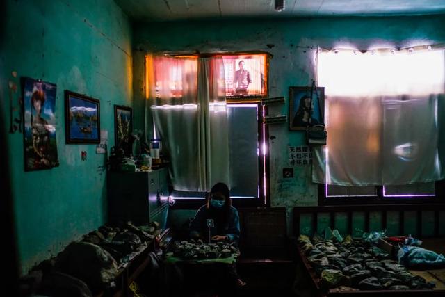 冰种翡翠原石翡翠原石什么是原生矿渣-第16张图片-翡翠网 冰种翡翠原石翡翠原石什么是原生矿渣-第16张图片-翡翠网