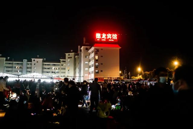 冰种翡翠原石翡翠原石什么是原生矿渣-第29张图片-翡翠网 冰种翡翠原石翡翠原石什么是原生矿渣-第29张图片-翡翠网