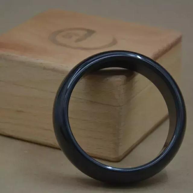 碧玉冰种飘花翡翠手镯价格的简单介绍-第9张图片-翡翠网 碧玉冰种飘花翡翠手镯价格的简单介绍-第9张图片-翡翠网