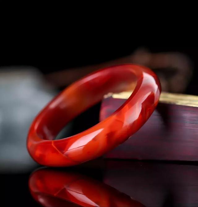 碧玉冰种飘花翡翠手镯价格的简单介绍-第15张图片-翡翠网 碧玉冰种飘花翡翠手镯价格的简单介绍-第15张图片-翡翠网