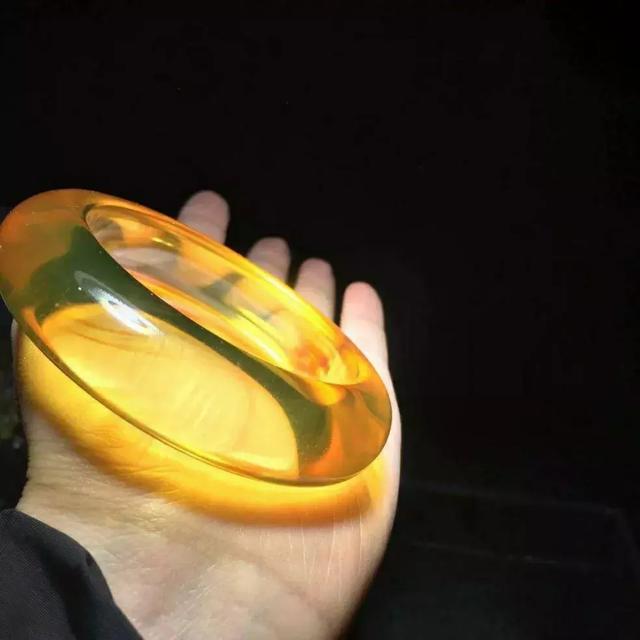 碧玉冰种飘花翡翠手镯价格的简单介绍-第17张图片-翡翠网 碧玉冰种飘花翡翠手镯价格的简单介绍-第17张图片-翡翠网