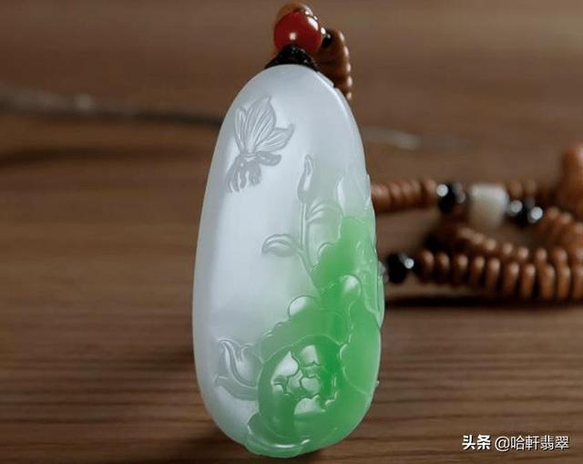 翡翠手镯戴在哪只手好,翡翠白底手镯的特点-第6张图片-翡翠网 翡翠手镯戴在哪只手好,翡翠白底手镯的特点-第6张图片-翡翠网