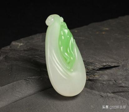 翡翠手镯戴在哪只手好,翡翠白底手镯的特点-第12张图片-翡翠网 翡翠手镯戴在哪只手好,翡翠白底手镯的特点-第12张图片-翡翠网