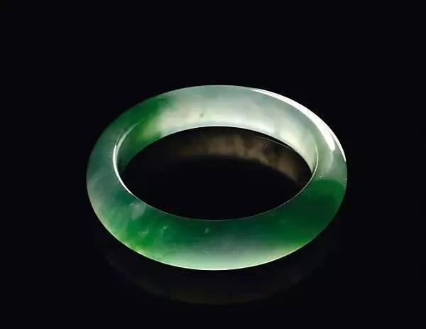 冰糯种手镯在什么价位,老坑冰糯种翡翠手镯中黄翡-第1张图片-翡翠网 冰糯种手镯在什么价位,老坑冰糯种翡翠手镯中黄翡-第1张图片-翡翠网