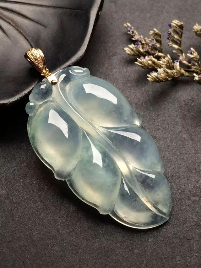 冰糯种手镯在什么价位,老坑冰糯种翡翠手镯中黄翡-第13张图片-翡翠网 冰糯种手镯在什么价位,老坑冰糯种翡翠手镯中黄翡-第13张图片-翡翠网