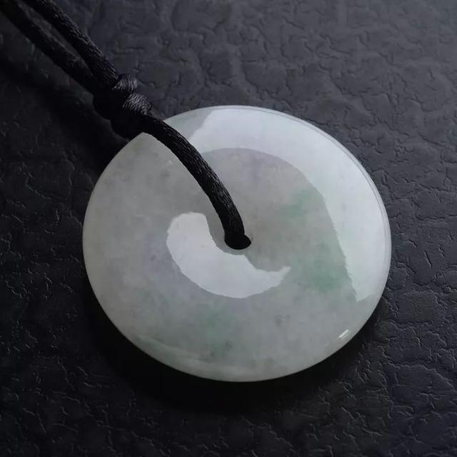 冰糯种手镯在什么价位,老坑冰糯种翡翠手镯中黄翡-第14张图片-翡翠网 冰糯种手镯在什么价位,老坑冰糯种翡翠手镯中黄翡-第14张图片-翡翠网