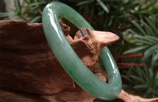 冰糯种手镯在什么价位,老坑冰糯种翡翠手镯中黄翡-第16张图片-翡翠网 冰糯种手镯在什么价位,老坑冰糯种翡翠手镯中黄翡-第16张图片-翡翠网