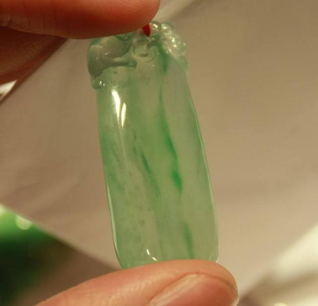 冰糯种手镯在什么价位,老坑冰糯种翡翠手镯中黄翡-第20张图片-翡翠网 冰糯种手镯在什么价位,老坑冰糯种翡翠手镯中黄翡-第20张图片-翡翠网