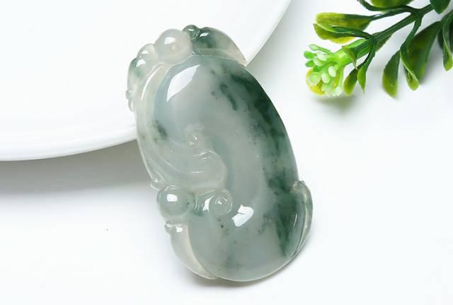 冰糯种手镯在什么价位,老坑冰糯种翡翠手镯中黄翡-第21张图片-翡翠网 冰糯种手镯在什么价位,老坑冰糯种翡翠手镯中黄翡-第21张图片-翡翠网