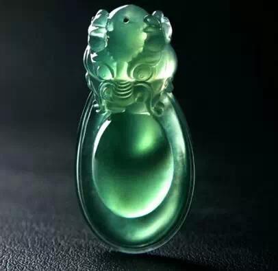 冰糯种手镯在什么价位,老坑冰糯种翡翠手镯中黄翡-第22张图片-翡翠网 冰糯种手镯在什么价位,老坑冰糯种翡翠手镯中黄翡-第22张图片-翡翠网