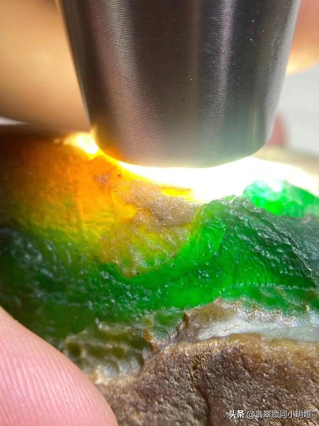 翡翠原石石皮肉翡翠原石皮壳掉渣-第3张图片-翡翠网 翡翠原石石皮肉翡翠原石皮壳掉渣-第3张图片-翡翠网