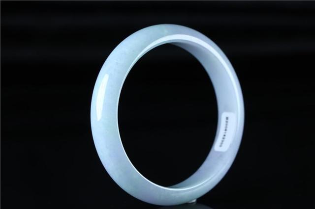 糯冰翡翠手镯价格糯种翡翠手镯能养透吗-第6张图片-翡翠网 糯冰翡翠手镯价格糯种翡翠手镯能养透吗-第6张图片-翡翠网