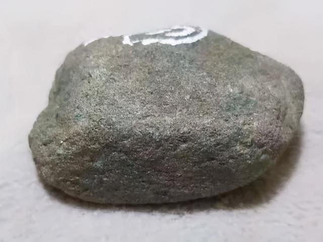 翡翠原石翻沙料知识一块不脱沙的翡翠原石-第5张图片-翡翠网 翡翠原石翻沙料知识一块不脱沙的翡翠原石-第5张图片-翡翠网