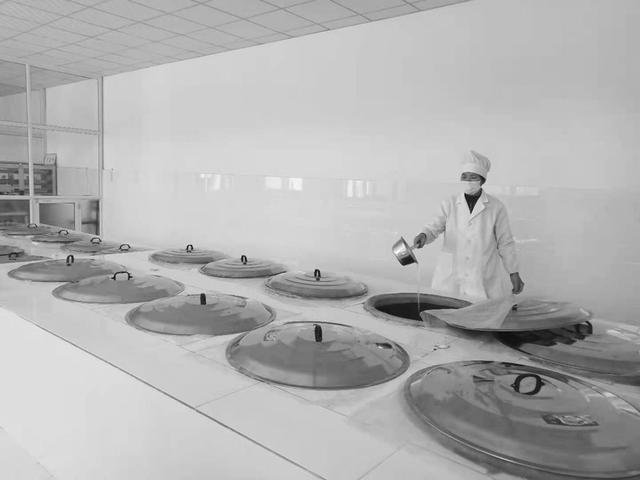 翡翠原石放酸菜缸里玉石翡翠原石-第1张图片-翡翠网 翡翠原石放酸菜缸里玉石翡翠原石-第1张图片-翡翠网