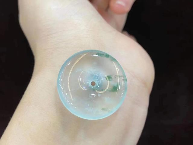 原石手工去皮全图解,翡翠原石加工有没有料抵工钱一说-第19张图片-翡翠网 原石手工去皮全图解,翡翠原石加工有没有料抵工钱一说-第19张图片-翡翠网