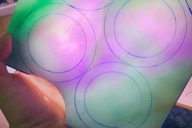 戴翡翠手镯的男人,哪里戴翡翠手镯的人多-第3张图片-翡翠网 戴翡翠手镯的男人,哪里戴翡翠手镯的人多-第3张图片-翡翠网