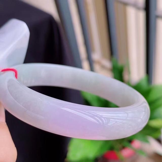 戴翡翠手镯的男人,哪里戴翡翠手镯的人多-第6张图片-翡翠网 戴翡翠手镯的男人,哪里戴翡翠手镯的人多-第6张图片-翡翠网