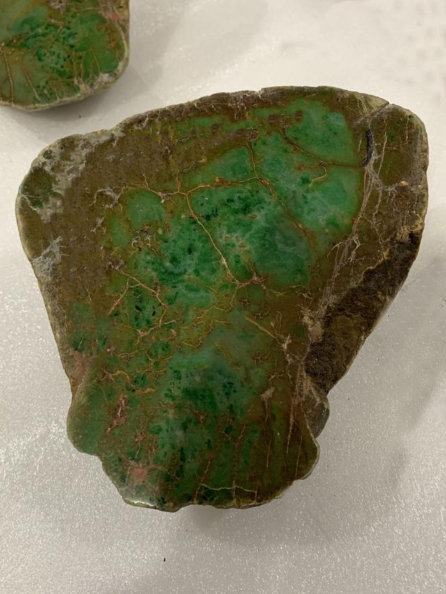 关于翡翠原石如果没有石皮呢的信息-第5张图片-翡翠网 关于翡翠原石如果没有石皮呢的信息-第5张图片-翡翠网