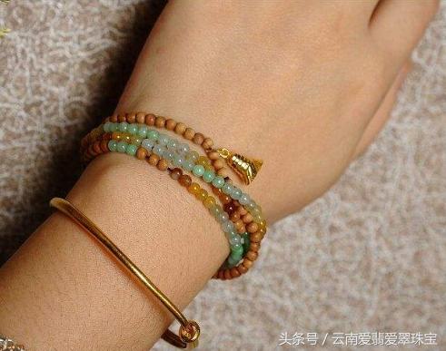 关于翡翠散珠冰种价格的信息-第7张图片-翡翠网 关于翡翠散珠冰种价格的信息-第7张图片-翡翠网