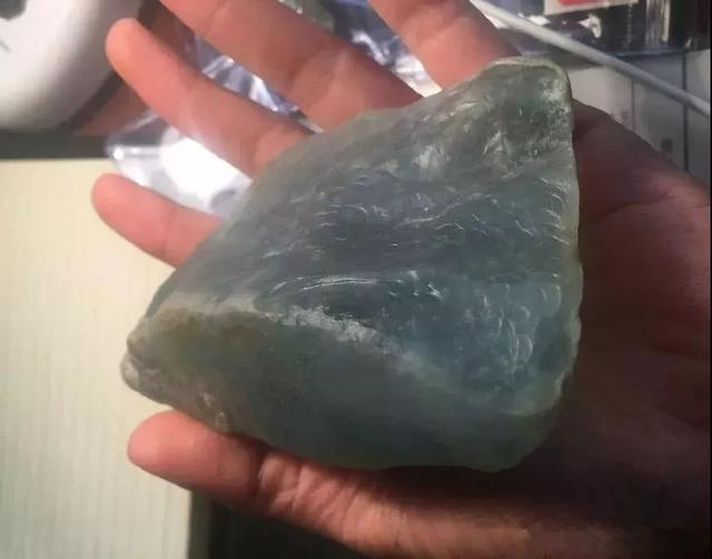 玻璃种翡翠毛料河池翡翠原石毛料冰种-第2张图片-翡翠网 玻璃种翡翠毛料河池翡翠原石毛料冰种-第2张图片-翡翠网