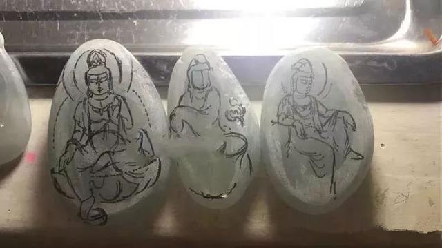 玻璃种翡翠毛料河池翡翠原石毛料冰种-第5张图片-翡翠网 玻璃种翡翠毛料河池翡翠原石毛料冰种-第5张图片-翡翠网